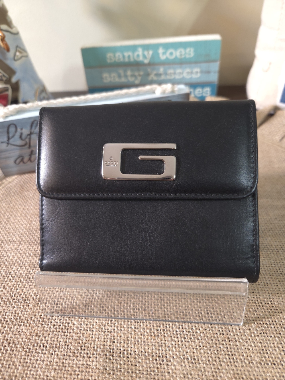 LIKE NEW Gucci Black Leather Wallet with Silver 'G' Hardware - Picture 1 of 9